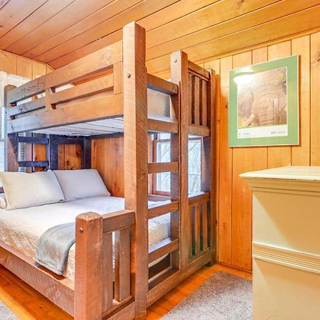 East Tawas Cabin With Deck, Backyard And Fire Pit! Dış mekan fotoğraf