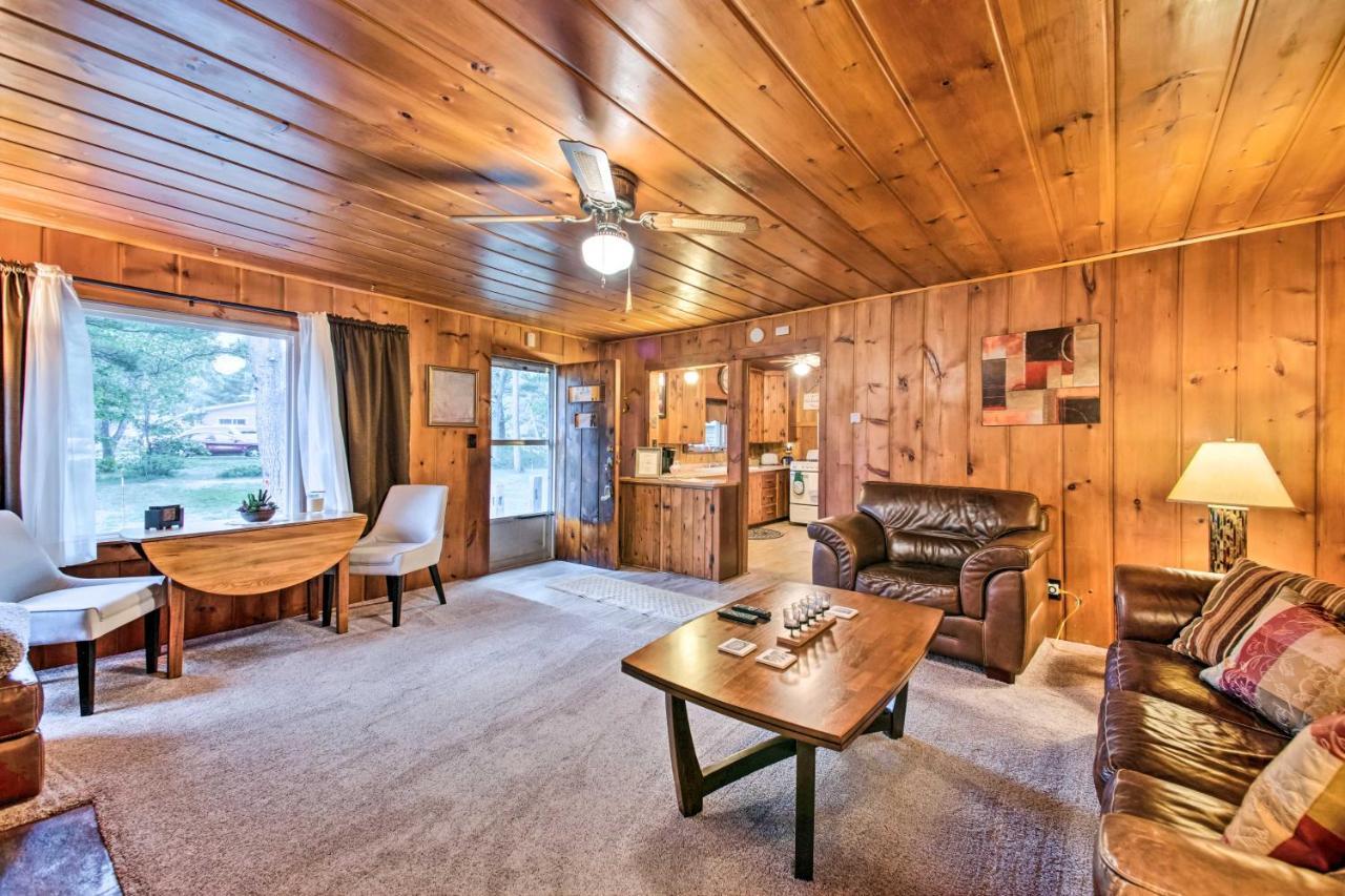 East Tawas Cabin With Deck, Backyard And Fire Pit! Dış mekan fotoğraf