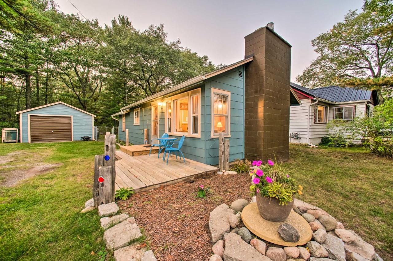 East Tawas Cabin With Deck, Backyard And Fire Pit! Dış mekan fotoğraf