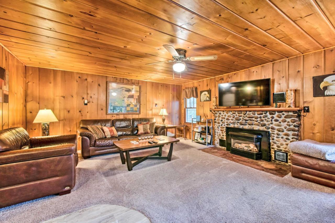 East Tawas Cabin With Deck, Backyard And Fire Pit! Dış mekan fotoğraf