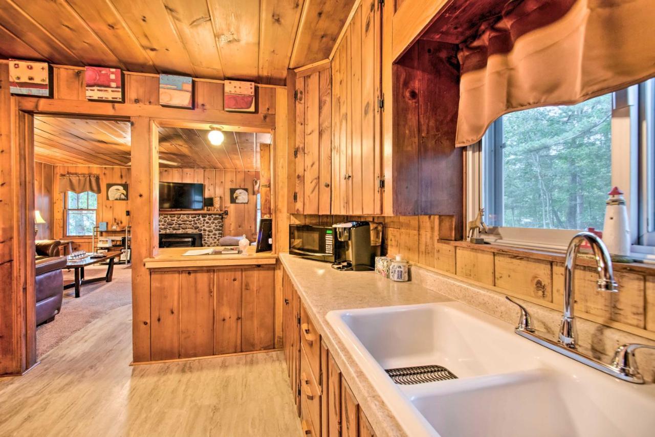 East Tawas Cabin With Deck, Backyard And Fire Pit! Dış mekan fotoğraf
